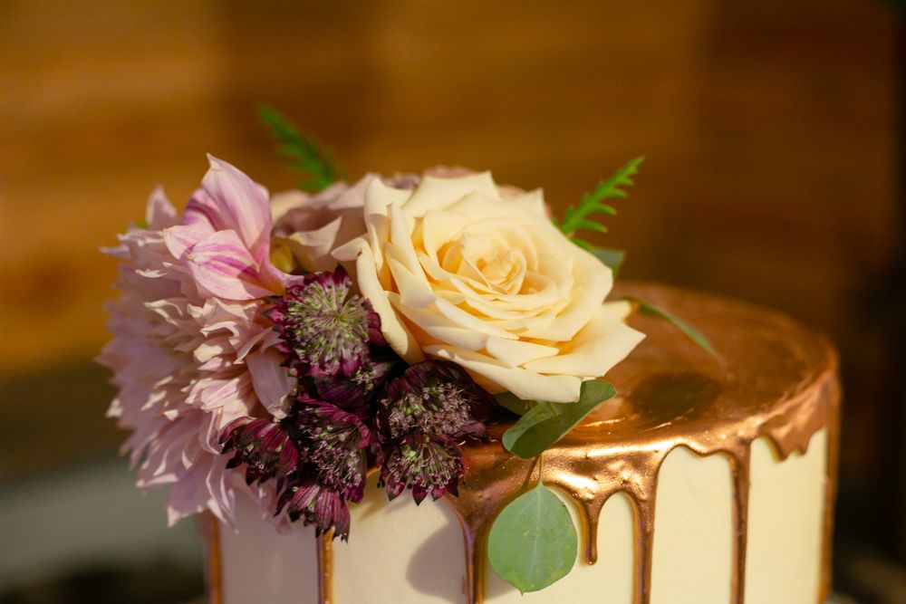 Cake topped with roses and dahlias